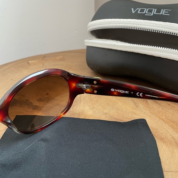 Vogue sunglasses - Picture 4 of 6